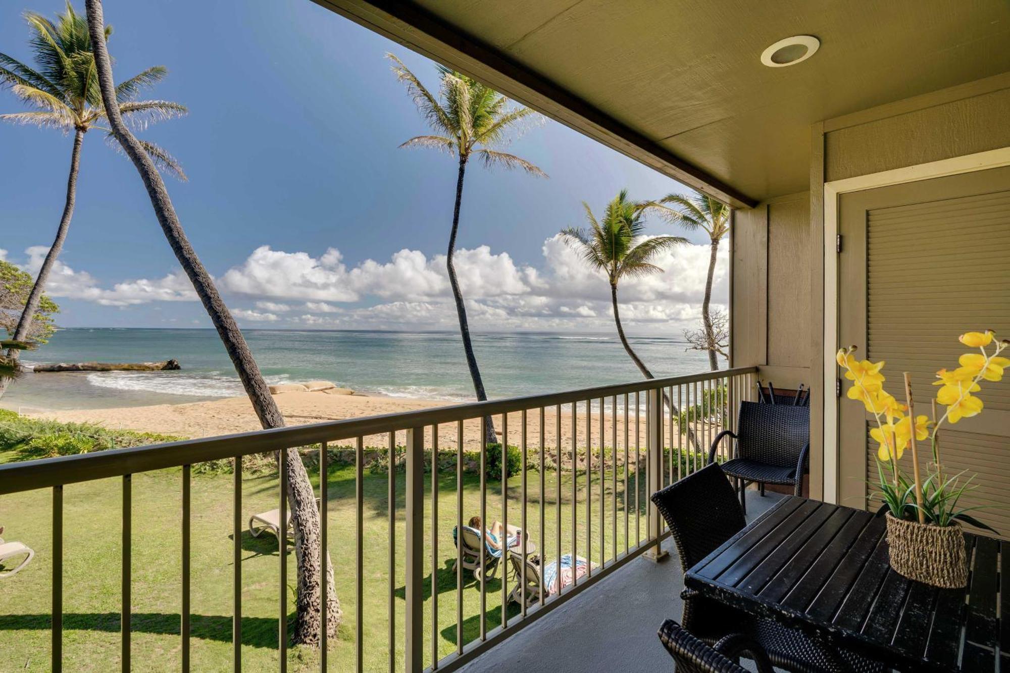 Waipouli Beachfront Condo With Balcony And Ocean Views Kapa'a Exterior photo